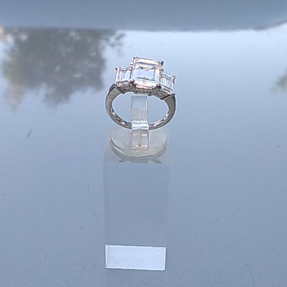 Signity Star 3 stone cocktail ring